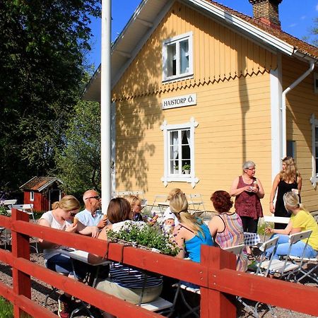 Hajstorp Slusscafe & Vandrarhem Toreboda Bagian luar foto